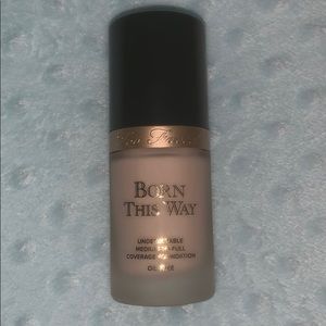 Too Faced Born This Way foundation (cloud)